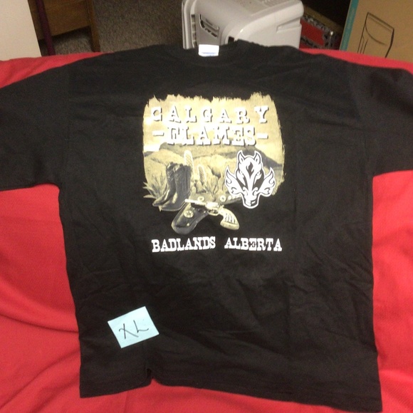 NHL Calgary Flames tshirt - Picture 1 of 1